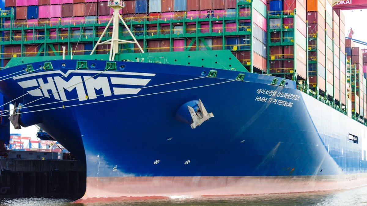 HMM to spend $1.6 billion on 12 new container ships