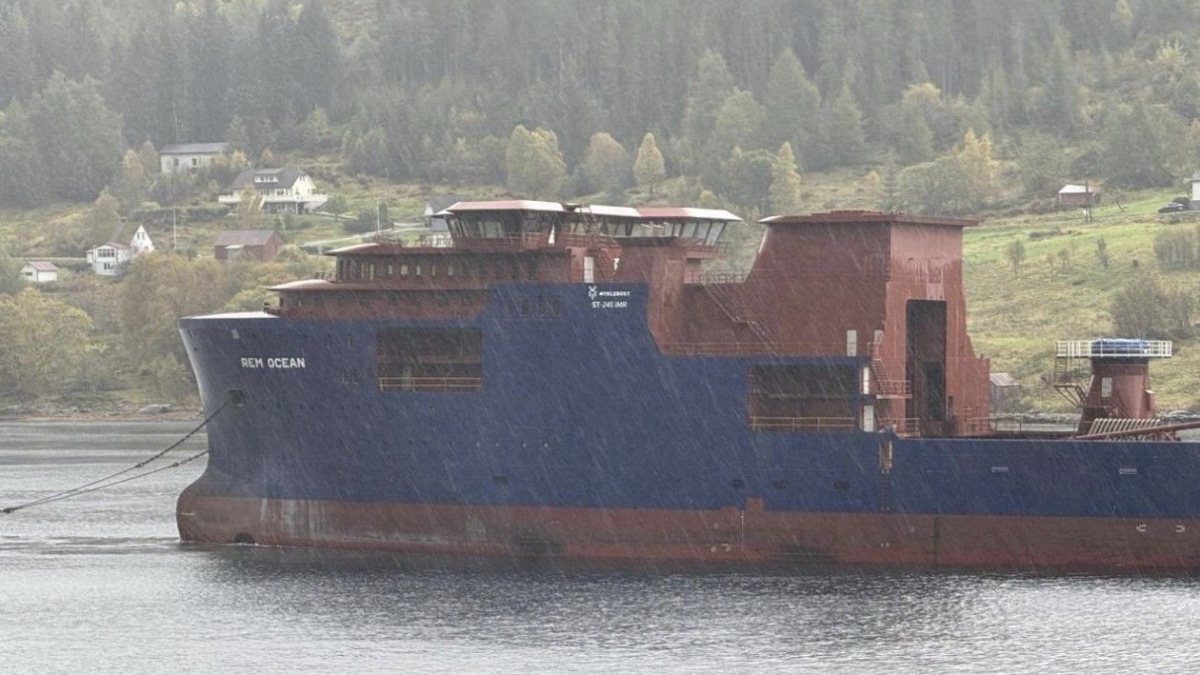 Methanol-ready energy subsea construction vessel arrives in Norway for completion