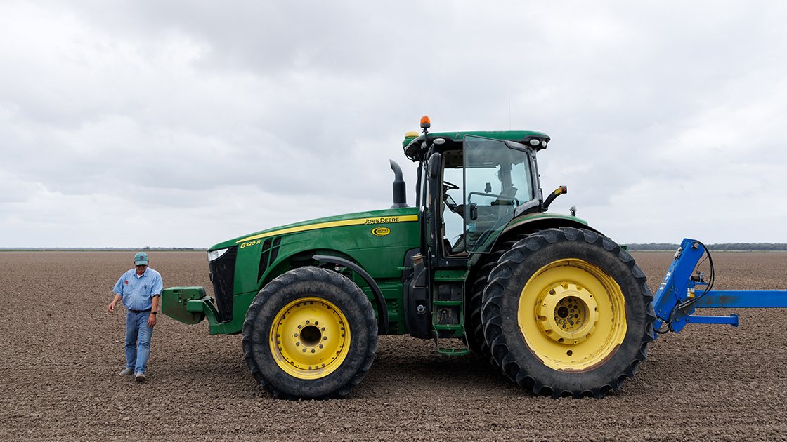 Trump courts farmers with $8 billion fuel aid during harvest