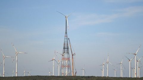 LR 11350 lifts world’s tallest wind turbine into place