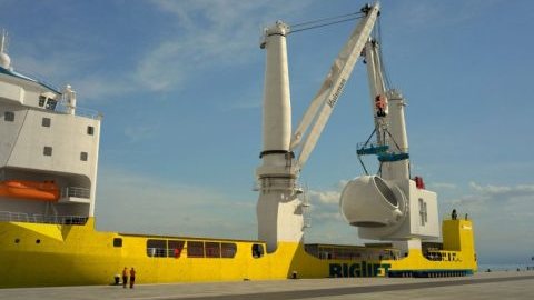 Huisman wins BigLift contract for heavy lift mast crane duo