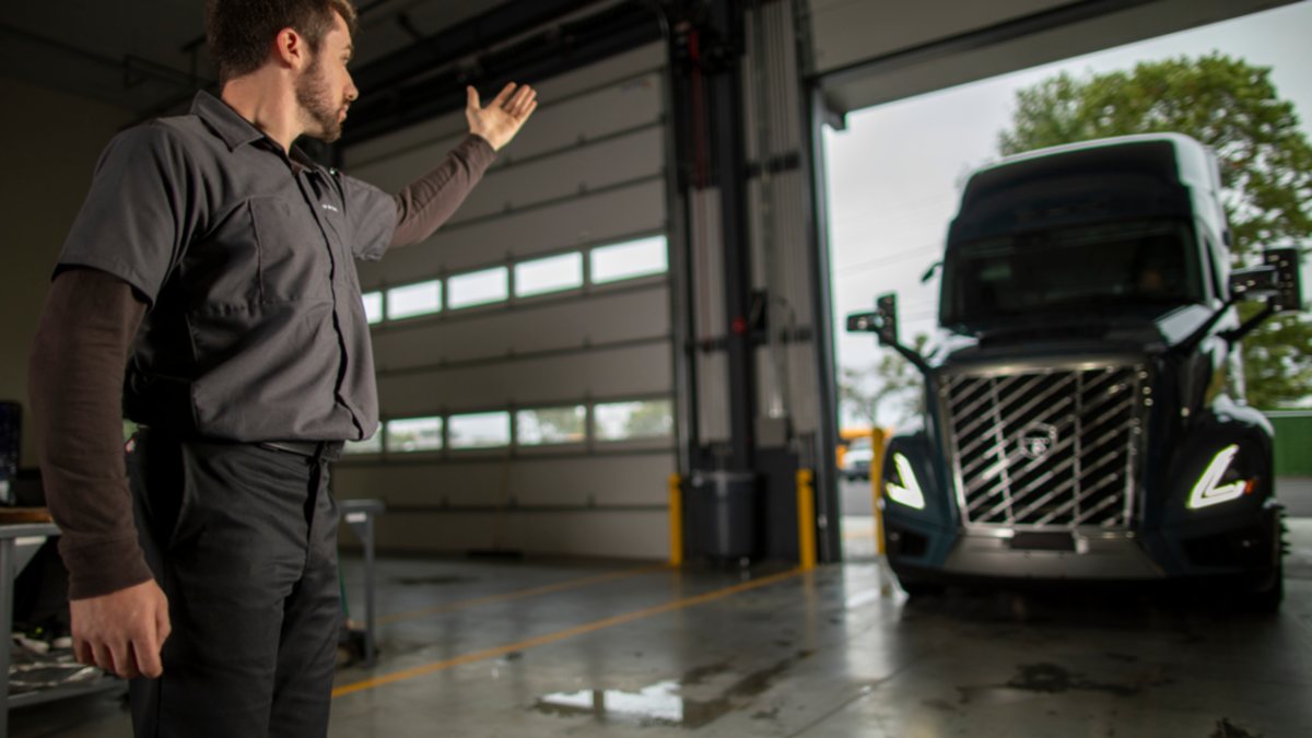 Volvo folds powertrain repairs into its service contract
