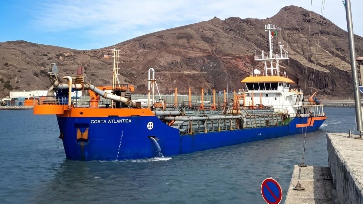 TSHD Costa Atlantica begins Port Santo dredging job