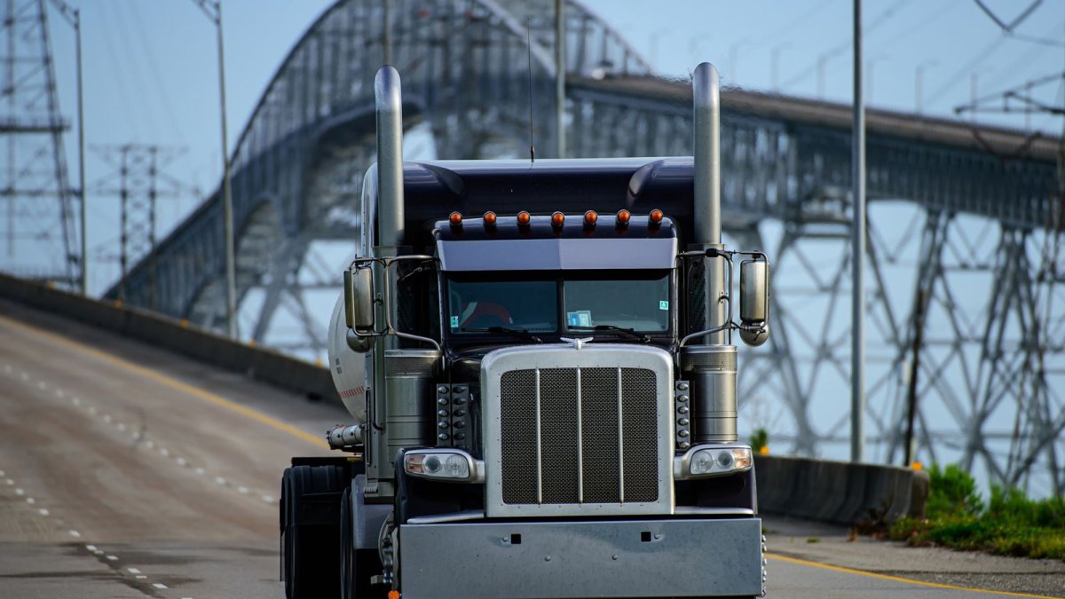 US shipment volumes rose in September, buoyed by manufacturing