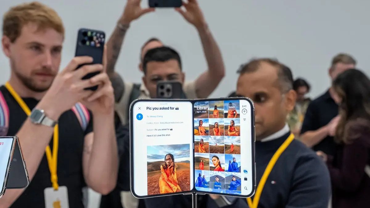 Apple iPhone Duo in Short Supply After Shipments Slip Into 2027