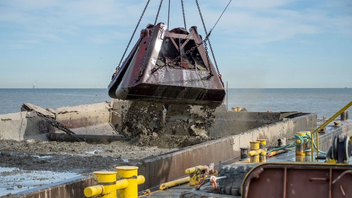 The largest annual dredging work on Great Lakes in full swing