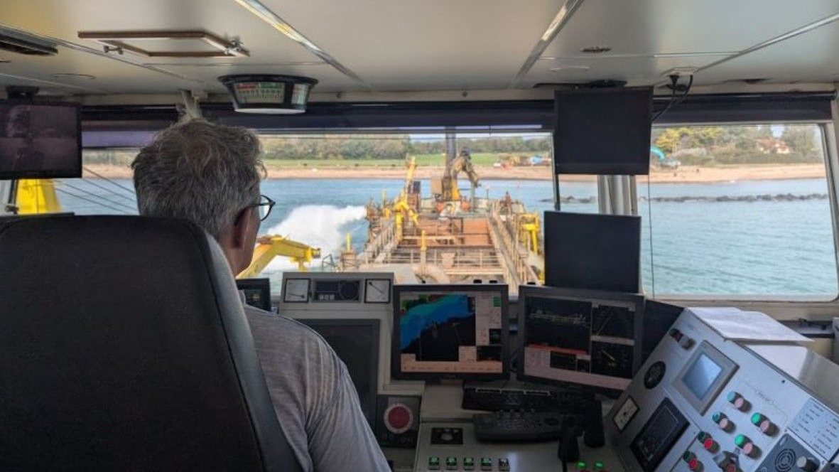 PHOTO OF THE DAY: Boskalis’ hopper Sospan Dau at Elmer Beach