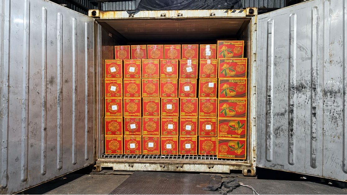 Kolkata E-Cigarette Seizure Uncovers ₹13.5 Crore Haul in Nepal-Bound Containers