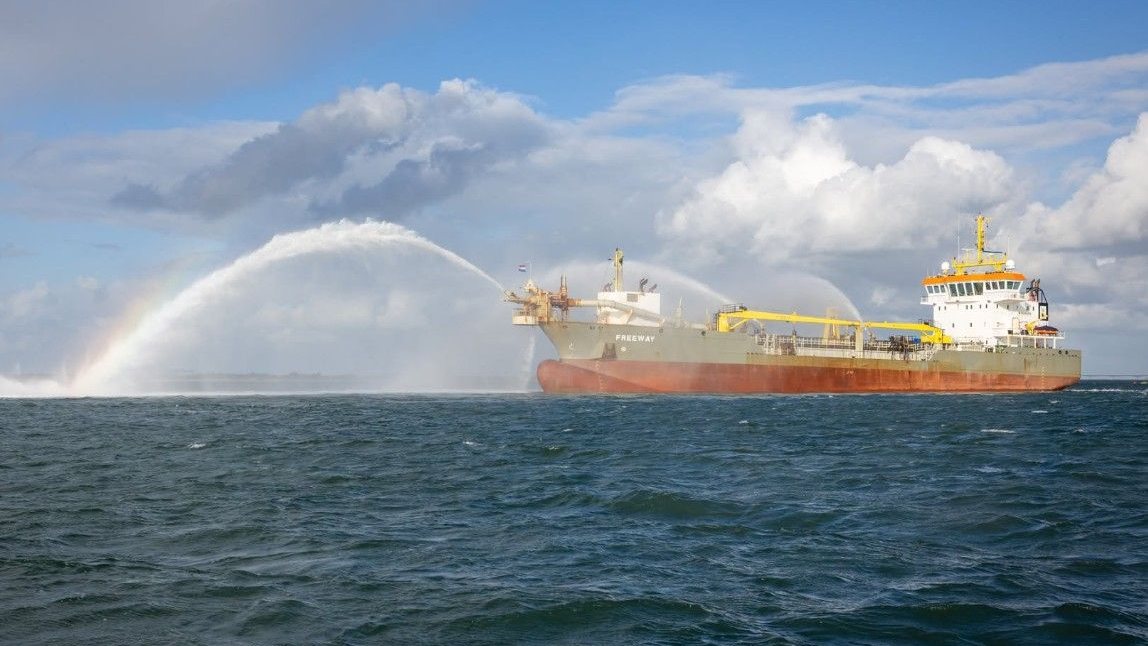 BREAKING NEWS: Boskalis' TSHD Freeway kicks off Oosterschelde sand nourishment