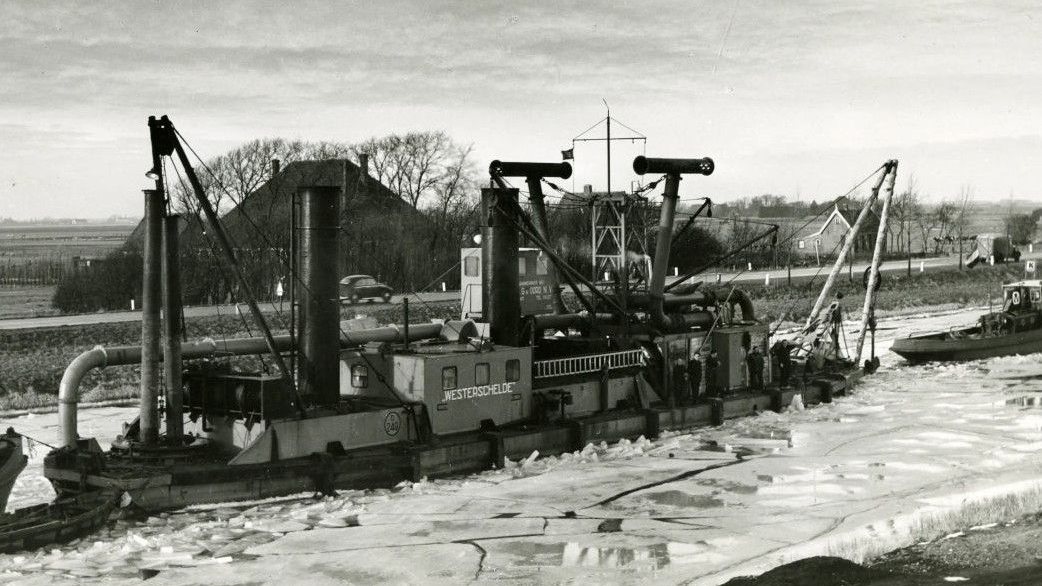 PHOTO OF THE DAY: Esperance - Van Oord's first dredger