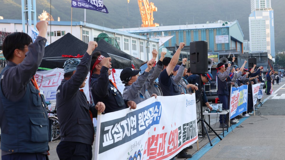 Union Leader Launches Crane Sit-in at Hyundai Heavy Industries' Ulsan Yard