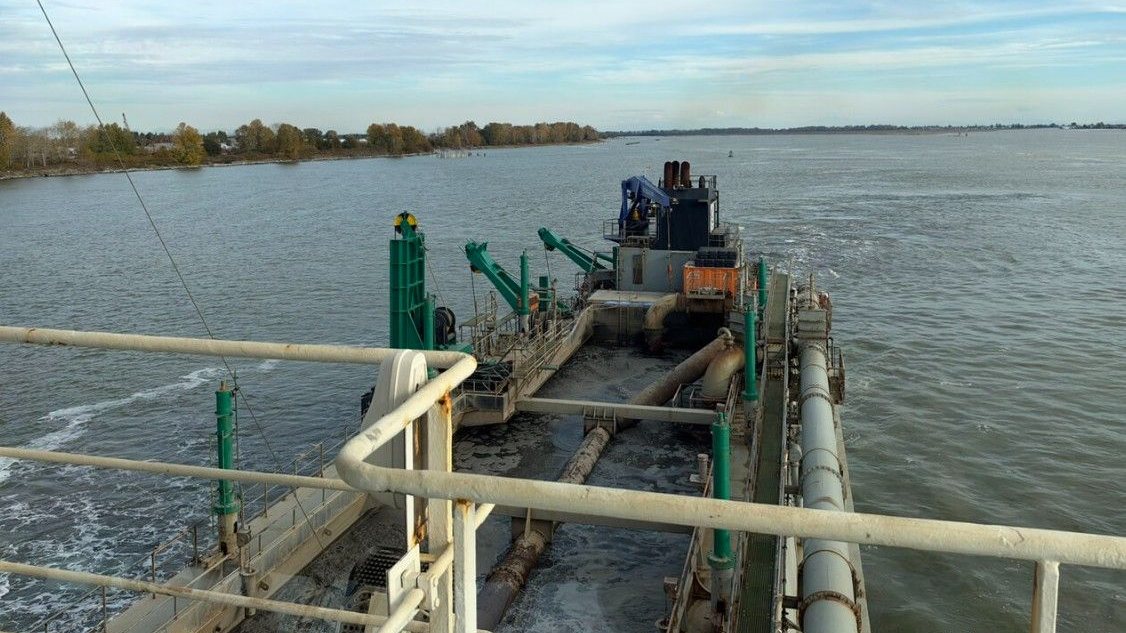 FRPD, Van Oord keep Fraser River navigable