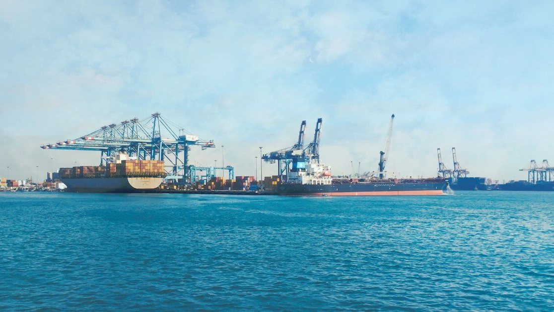 Captain Investigated After Cruise Ship Hits Two Container Ships In Bremerhaven