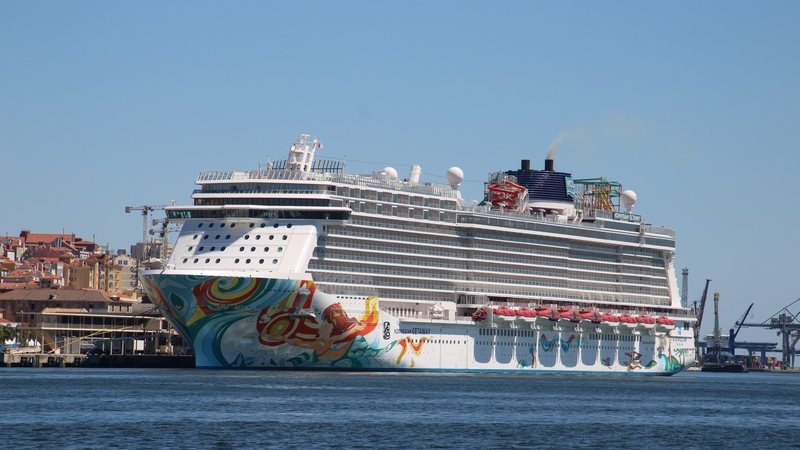 NCLH Bets on Base Loading as Early 2027 Bookings Lag
