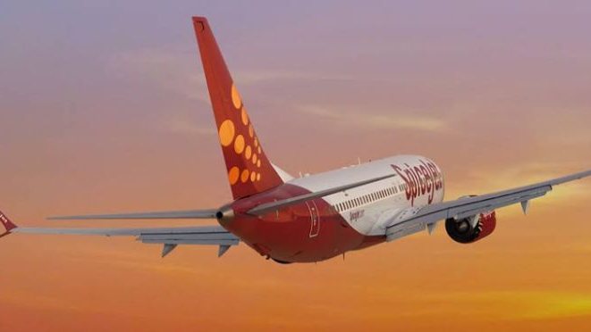 SpiceJet Passengers Protest After 6-Hour Delay as Kolkata Airport Flags Airline to DGCA