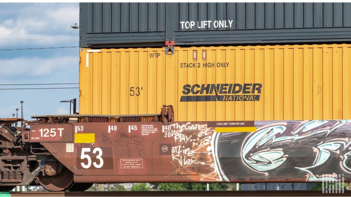 Schneider to shift eastern rail business to Norfolk Southern from CSX