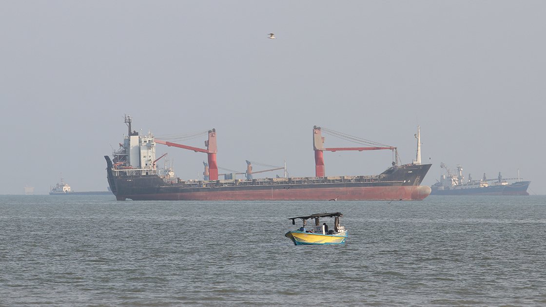Oil prices increase as 7 tankers reported damaged in Hormuz