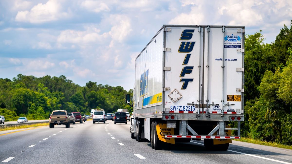 Knight-Swift sees chance to expand driver workforce without broad pay increases