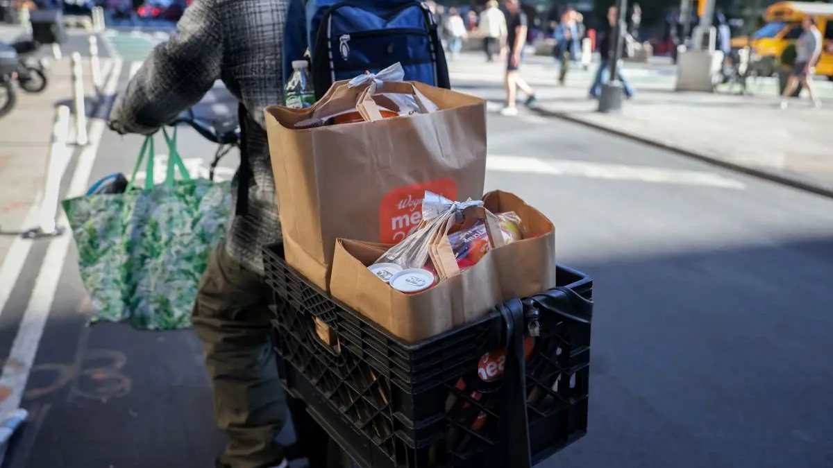 DoorDash’s $17 Billion Instacart Deal Aimed at Walmart, Amazon