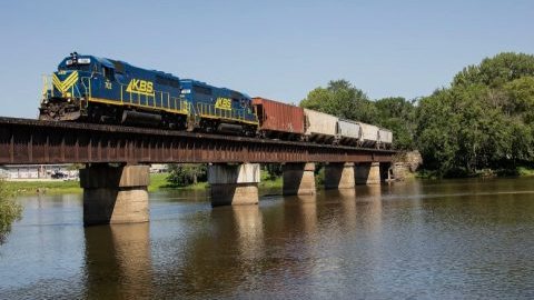 Pinsly Railroad Co acquires Kankakee, Beaverville & Southern Railroad