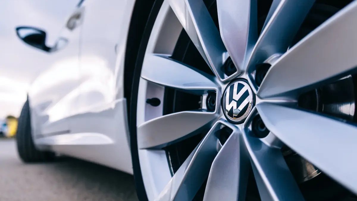 VW Makes a Loss in China, Sparking Urgent Call for Cost Cuts