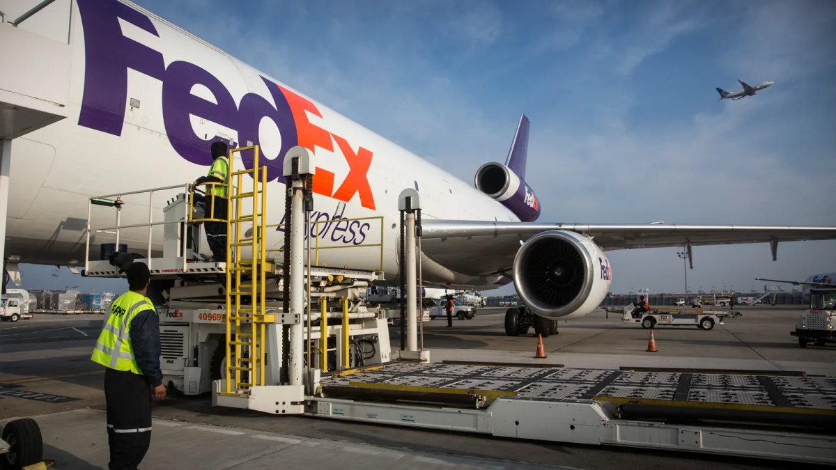 FedEx drawing parcel-focused shippers to its air freight services