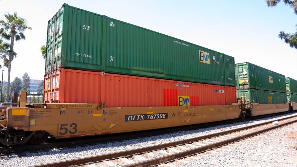 UP resumes intermodal container fleet expansion