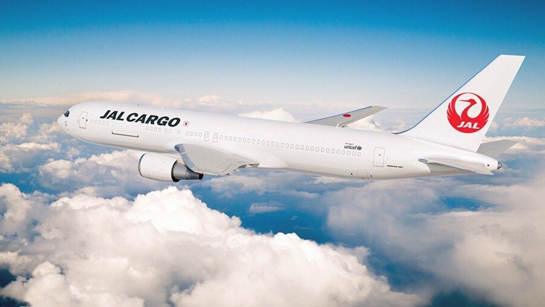 Japan Airlines hires B747 cargo carriers to meet high-tech demand