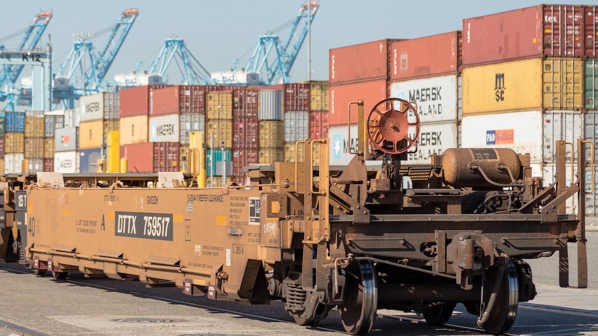 U.S. rail traffic up 7.8% as intermodal leads gainers