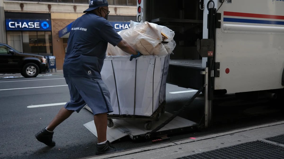 USPS to debut weekly fuel fee in 2027, matching FedEx, UPS practices