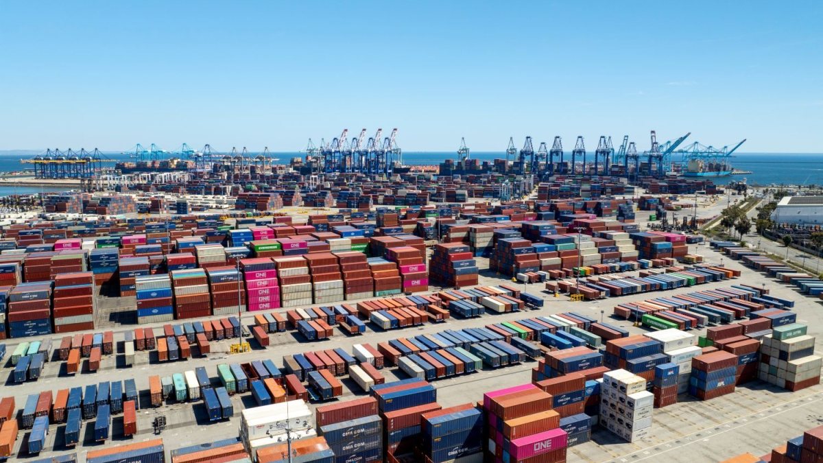LA-LB rail container backlog causes growing concern among retailers