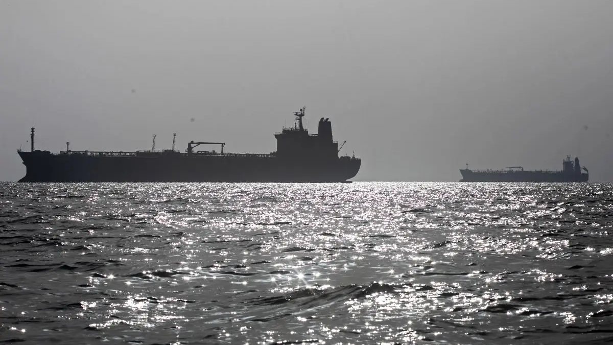 U.S. Tells Ships to Avoid Unnecessary Transits Through Hormuz