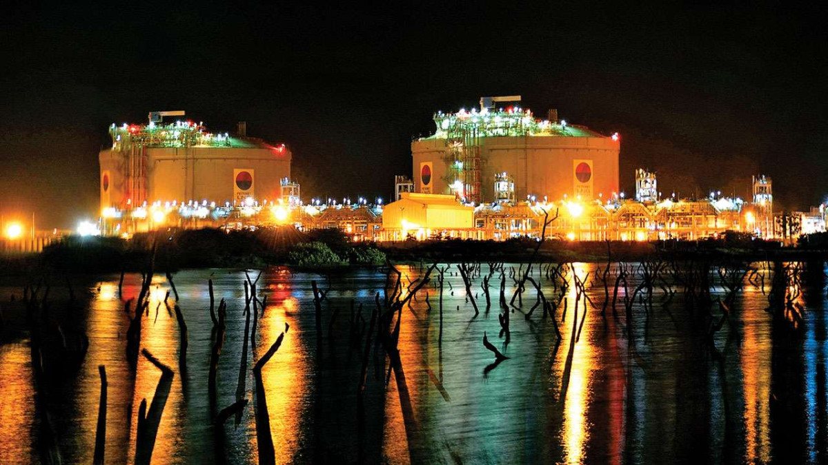 India’s Record LNG Buying Meets Record-High Prices
