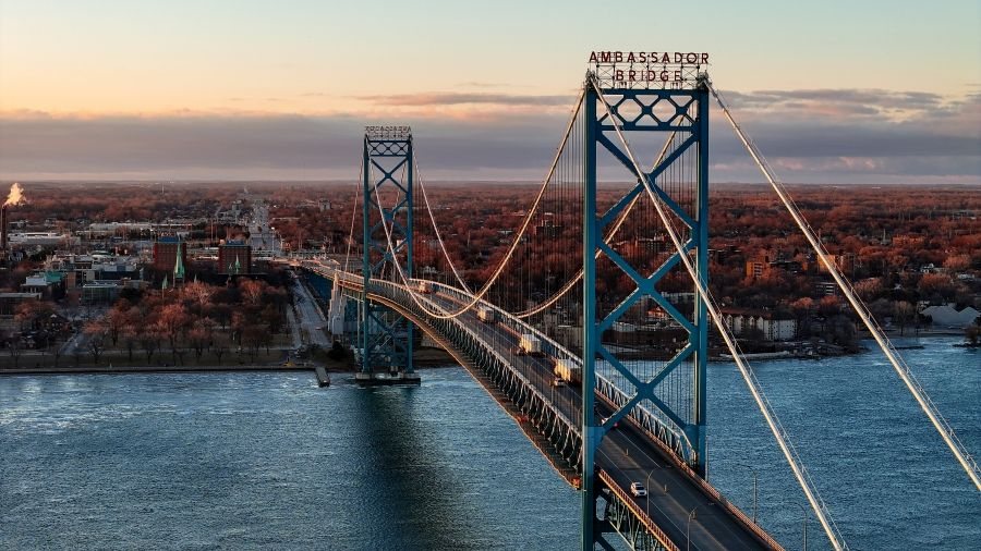 Roadrunner adds Canada-to-US LTL service to speed goods across border