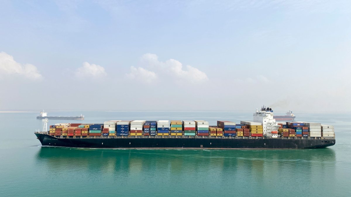 Emarat Maritime exercises feeder ship options
