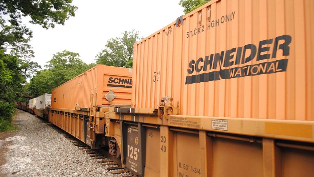 Schneider switching East Coast partner to Norfolk Southern