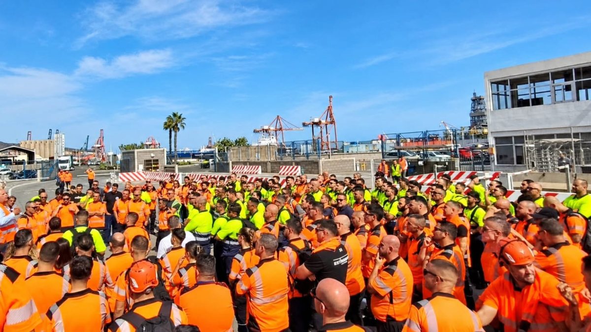 Dockworkers Worldwide Strike Against Militarization, Wages and More
