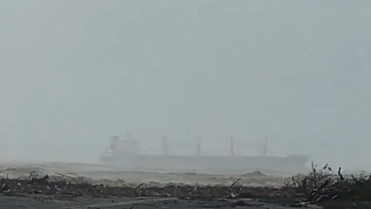 Bulker Grounds as Severe Cyclone Comes Ashore in India
