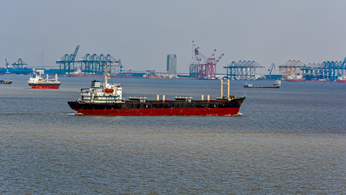 US moves to extend China-linked ship port fee freeze to January 2027