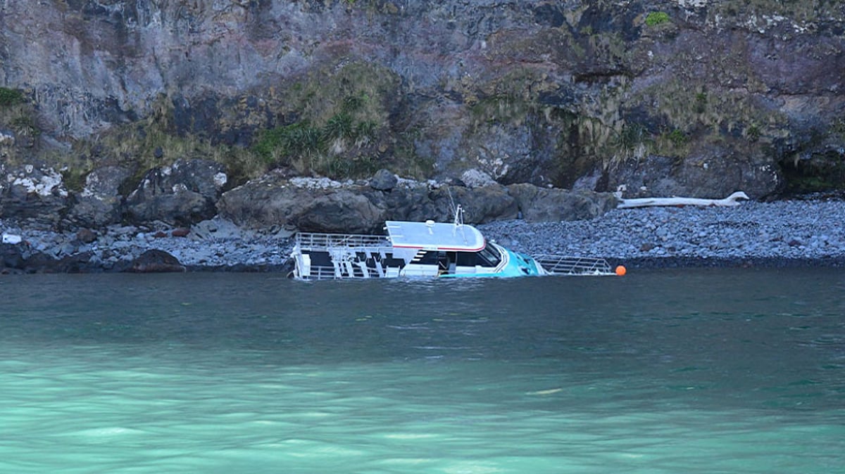 Capsized tour boat leaks fuel in New Zealand's Akaroa Harbour