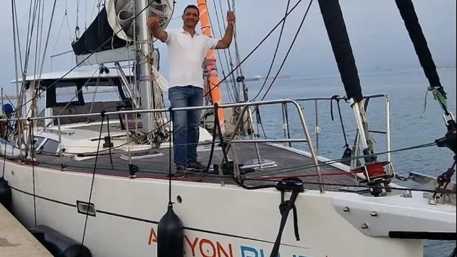 Container Feeder Rescues Solo Sailor in Rough Weather off Bermuda