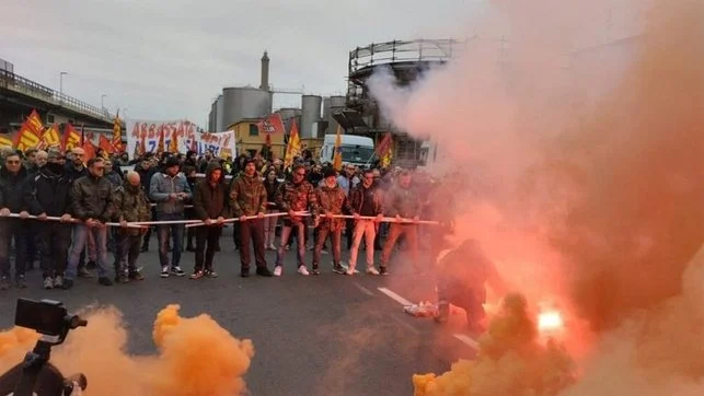 Dockworkers Disrupt Ports in Italy Protesting Alleged Arms Shipments