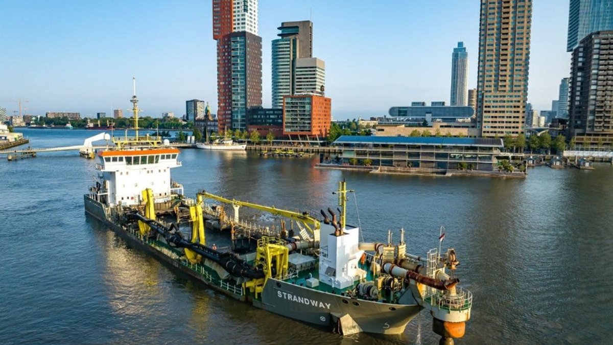 Dredge Strandway strengthens ties with the Port of Rotterdam and expands environmental operations