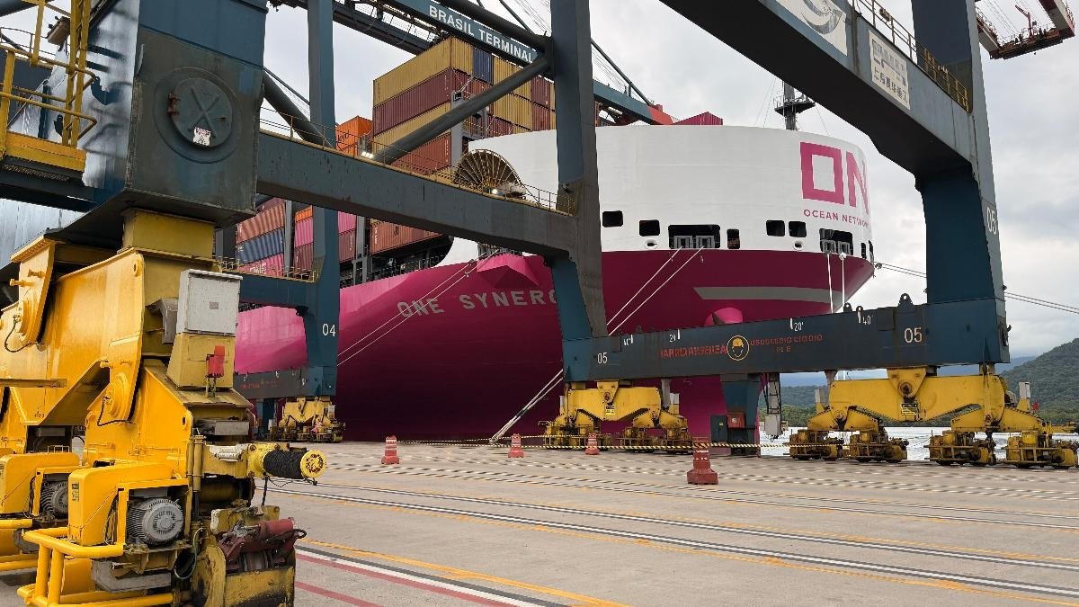 ONE reinforces its commitment to sustainability in Brazil with the arrival of the ONE Synergy ship at the Port of Santos