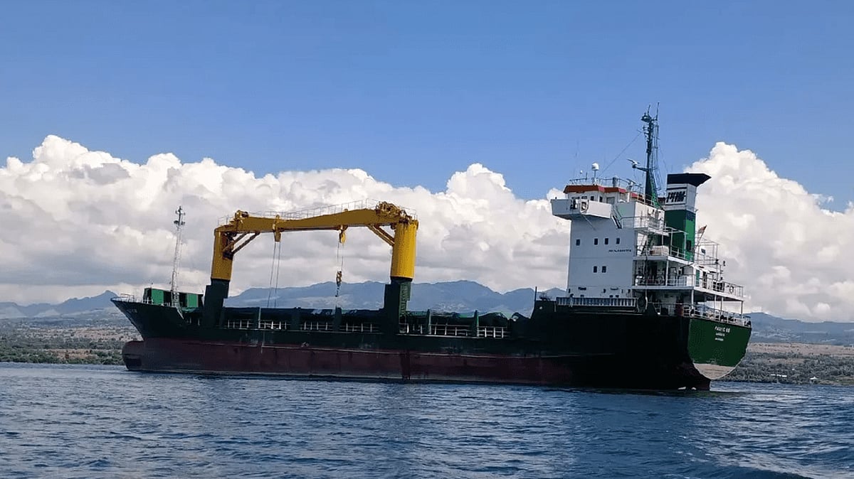 One dead following container collapse in Indonesian port