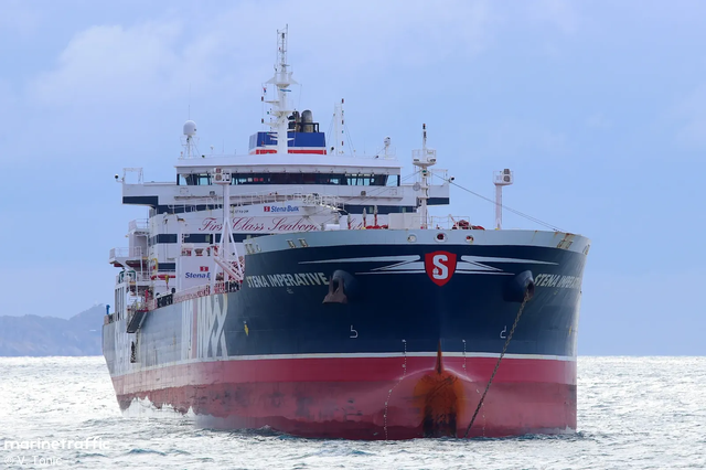 “Stena Imperative” approached by Iranian vessels in the Strait of Hormuz.