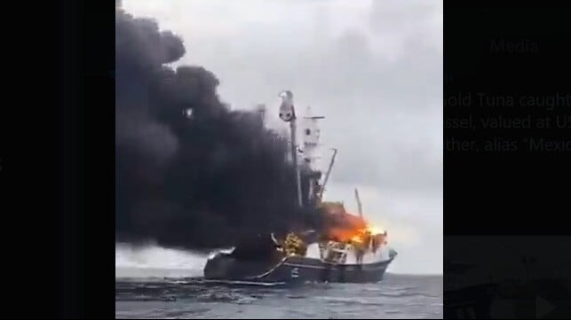 Tuna Seiner With Suspected Links to Drug Trafficking Catches Fire in Manta