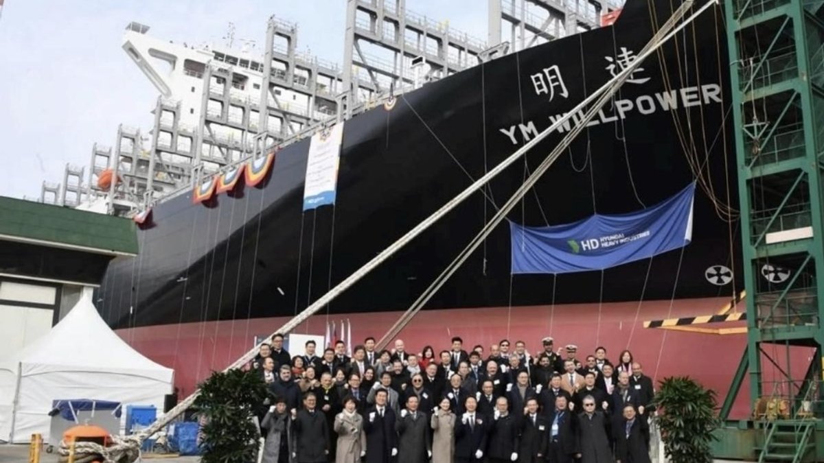 Yang Ming launches two new LNG container ships and starts 15,500 TEU series