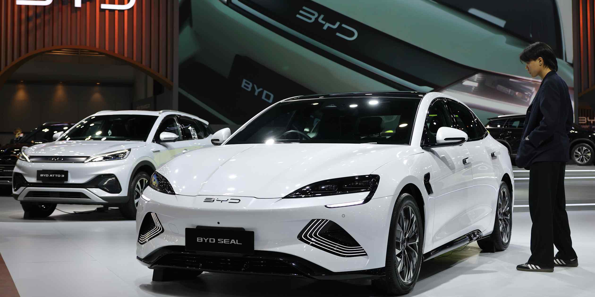 BYD posts first annual profit drop since 2021, eyes turnaround overseas
