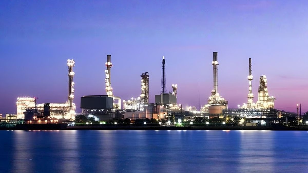 China’s Wanhua halts Middle East deliveries over shipping risks